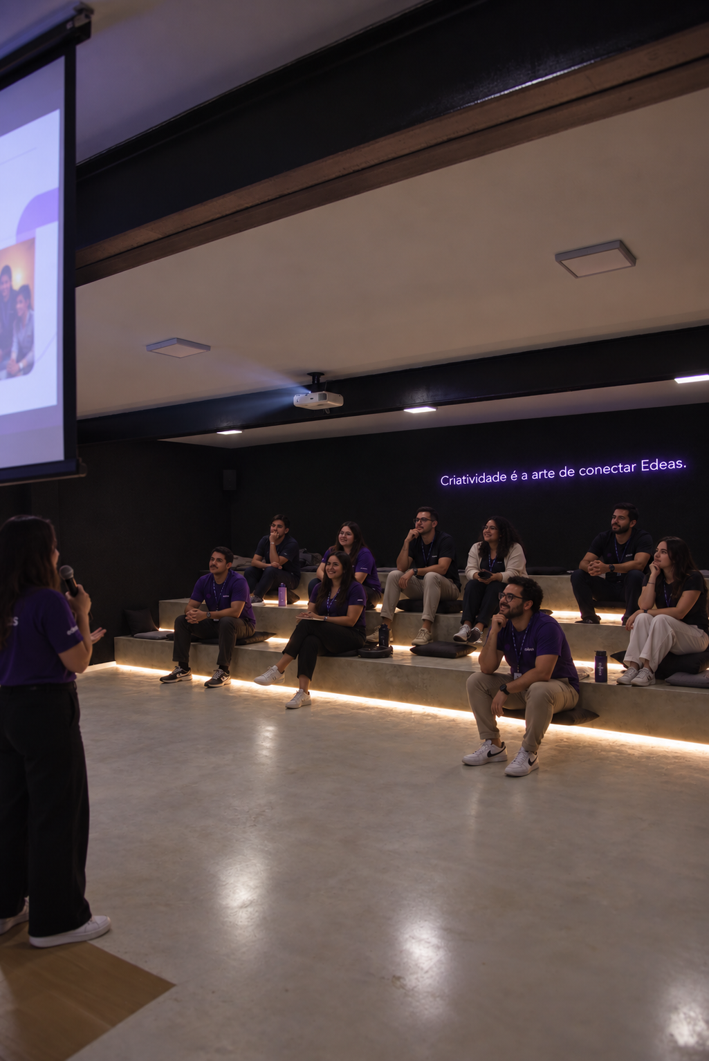 Equipe da Edeas reunida no auditório da agência
